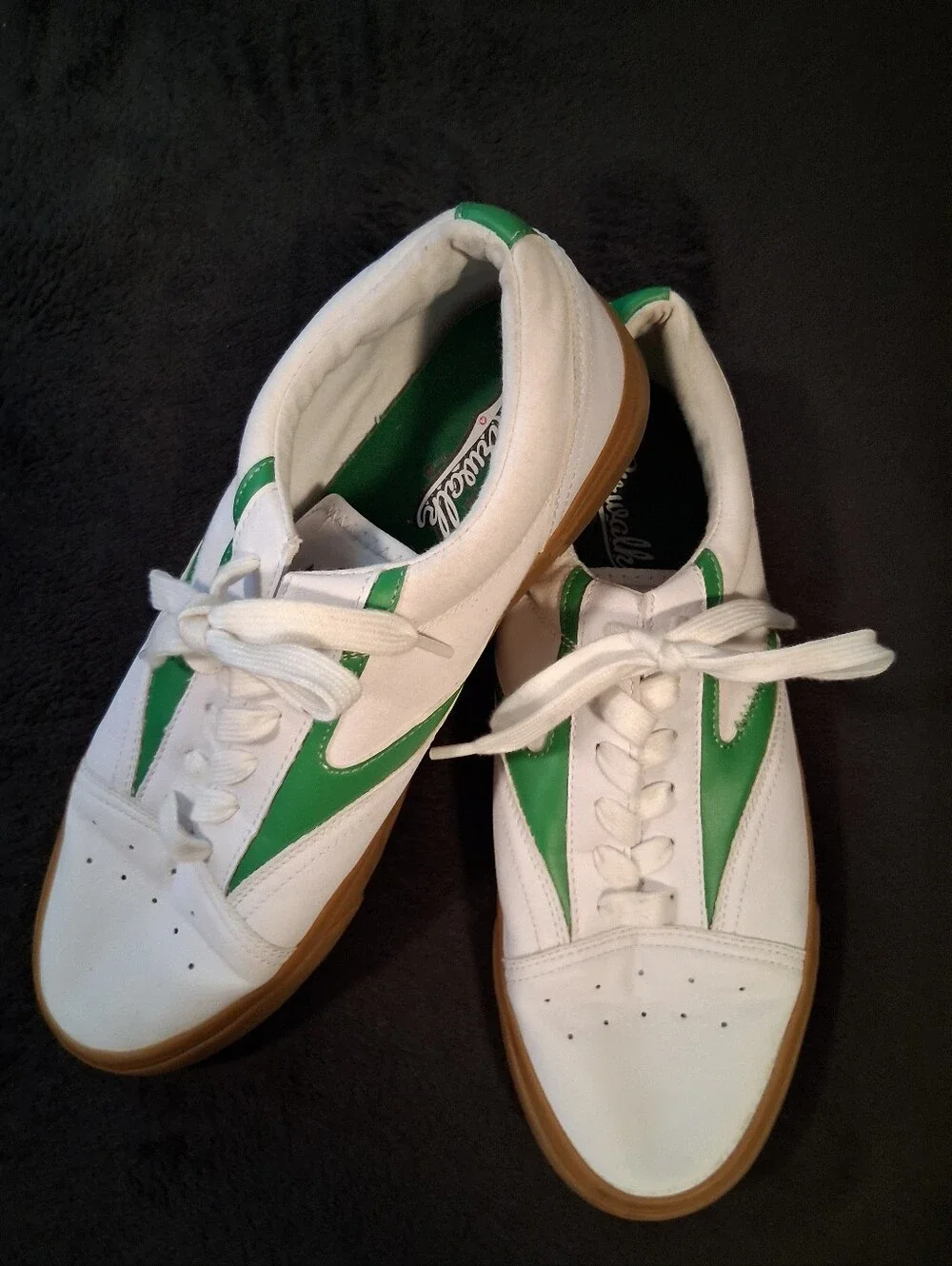 Airwalk White & Green Low-Top Sneakers with Gum Outsole
